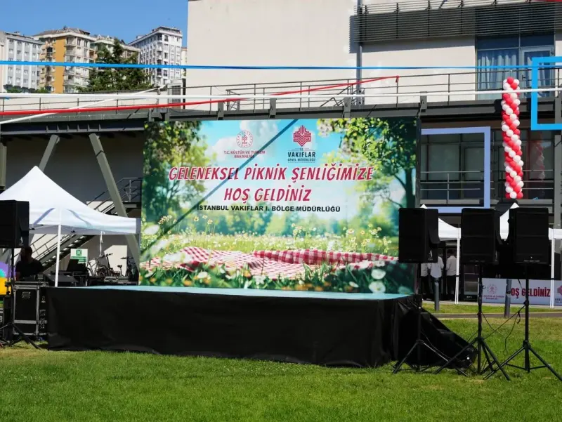 Vakıflar Genel Müdürlüğü, 100 öğrenci ve ailelerine özel geleneksel piknik programı düzenledi