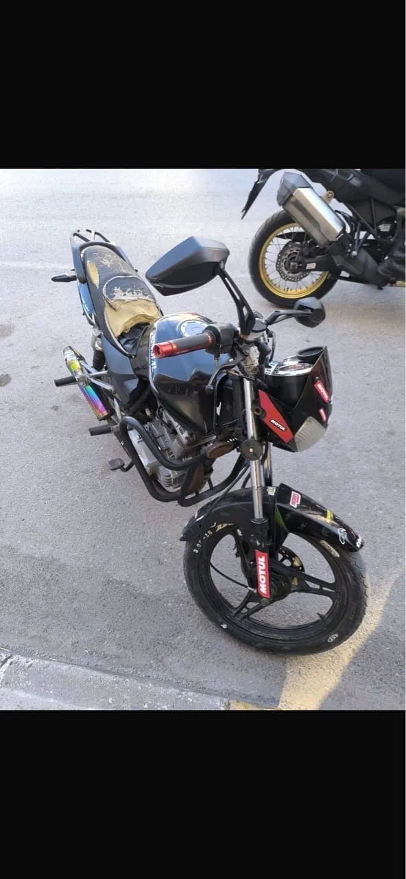 Plakasız motosikletle yola çıkan ehliyetsiz sürücüye 105 bin lira ceza