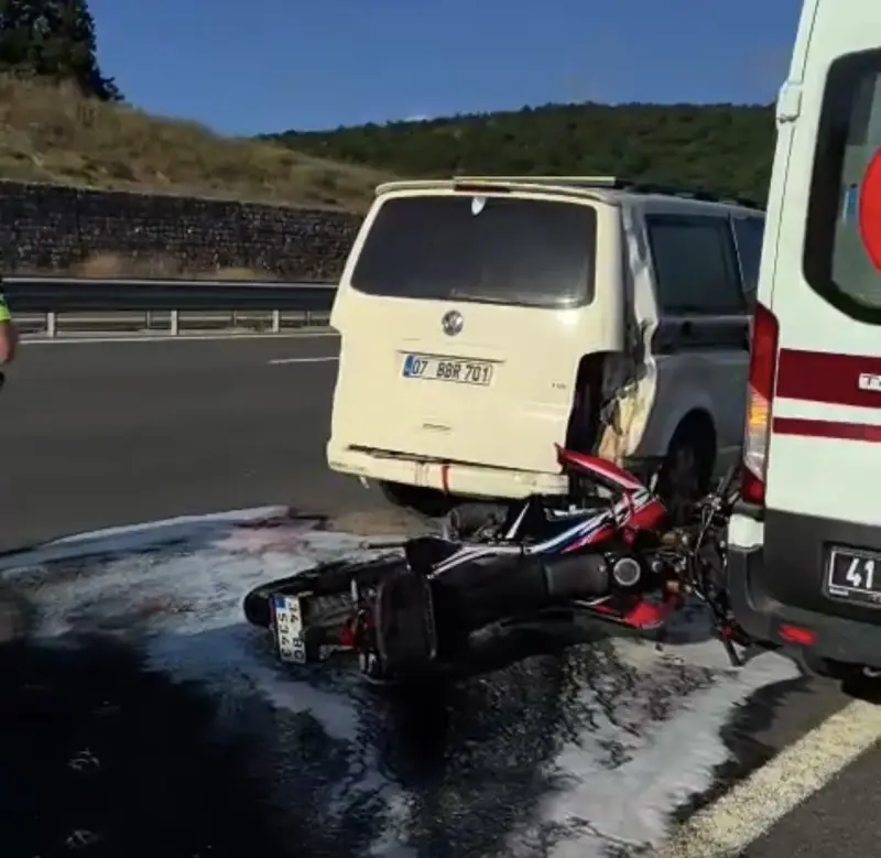 Feci kazada ağır yaralanan motosiklet sürücüsü yaşam savaşını kaybetti