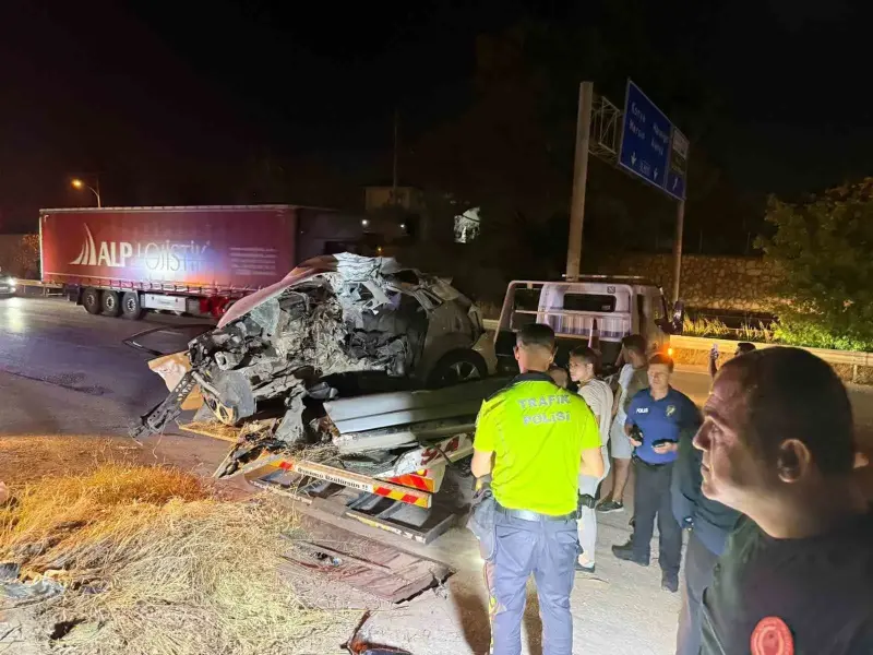 Aracın motorunun fırlayıp barakaya girdiği kazada, sürücü hayatını kaybetti