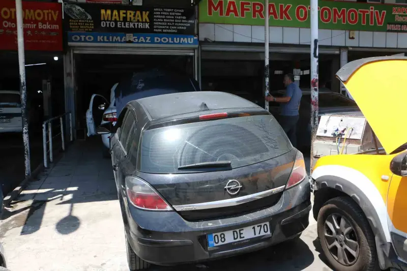 Sıcaklıklar arttı, araç klimaları için sanayide uzun kuyruklar oluştu