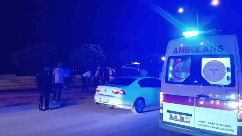 Yolcu otobüsü ile hafif ticari araç çarpıştı: 3 yaralı