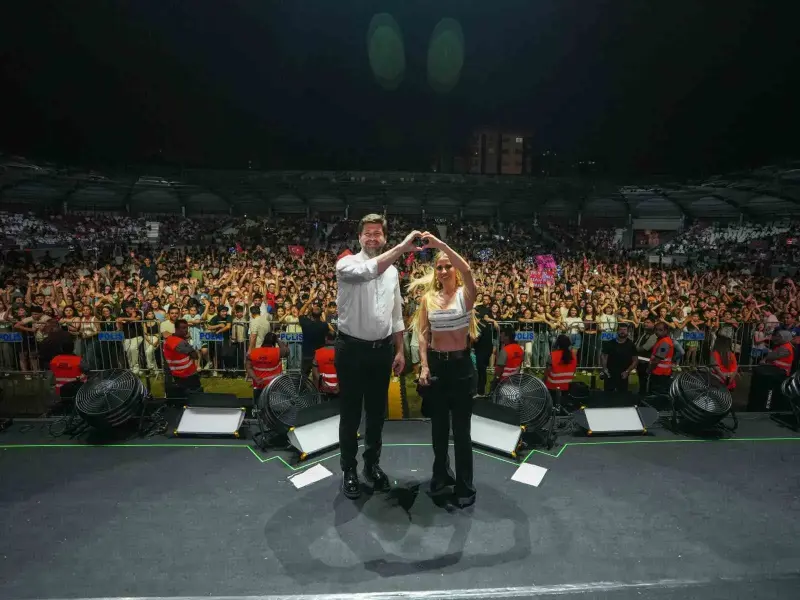 YKS sonrası gençler Derya Uluğ konserinde buluştu