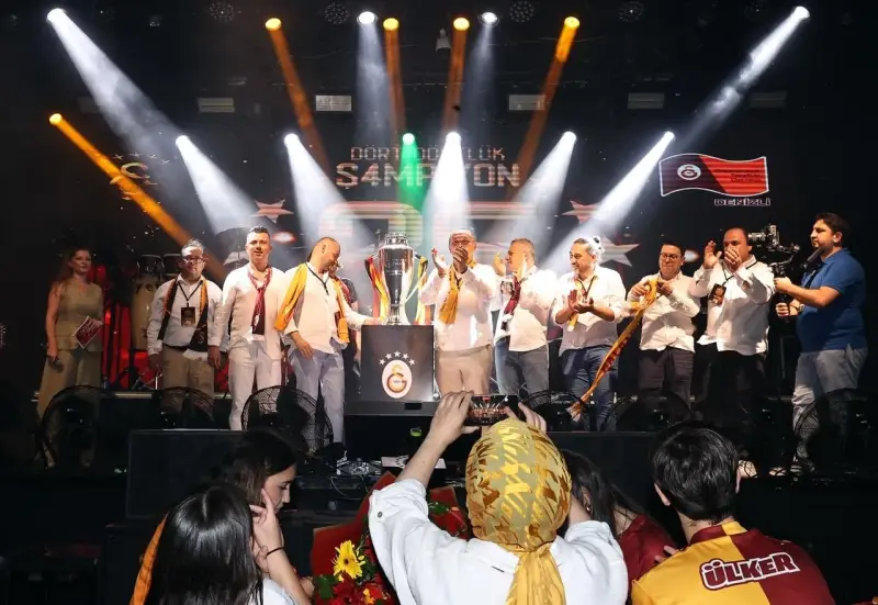 Şampiyonluk kupası Denizli’deki Galatasaraylılarla buluştu