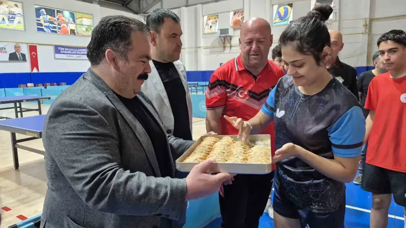 Gözel’den Sivas’taki milli sporculara moral ziyareti