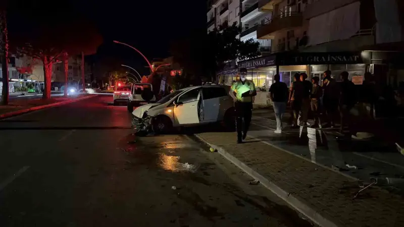 Kontrolden çıkan otomobil ortalığı savaş alanına çevirdi