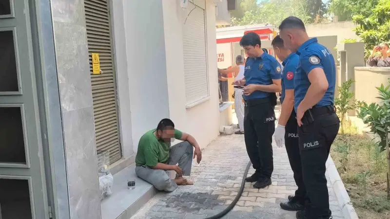Annesine sinirlendi kendini eve kapatıp yakmaya çalıştı, mahallede korku ve öfke dolu anlar