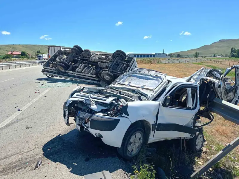 Aşkale’de feci trafik kazası: 1’i ağır 2 yaralı