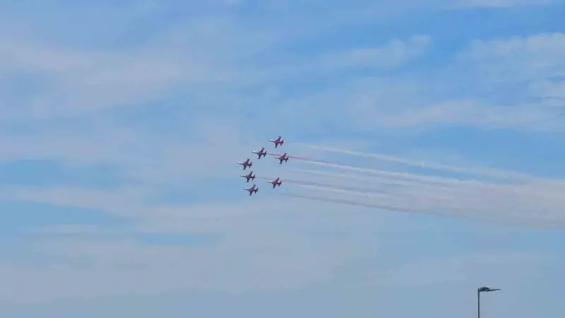 Türk Yıldızları’ndan Belçika semalarında gövde gösterisi