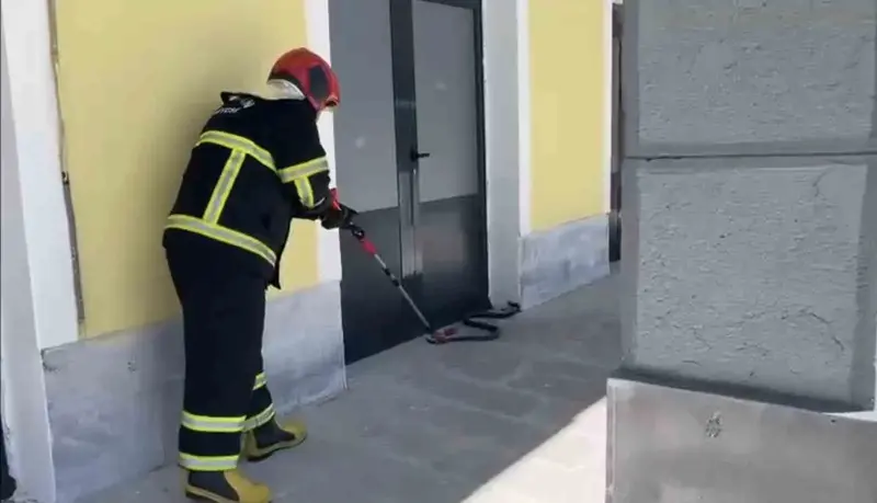 TCDD binasına giren yılan paniğe neden oldu
