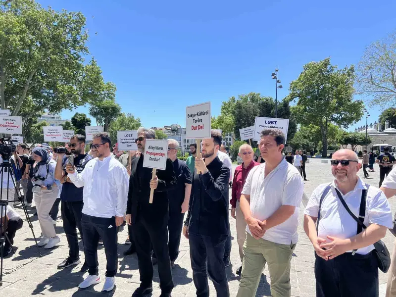 Beyazıt Meydanı’nda kruvaziyer gemisi protesto edildi