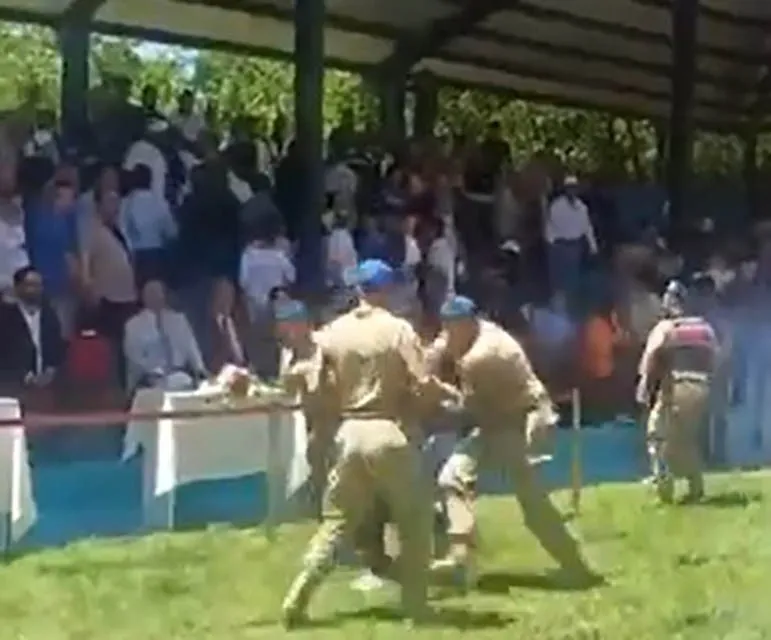 Tartışmalı güreşler olaylı başladı