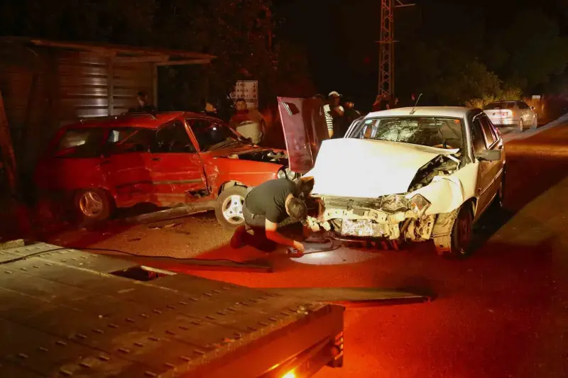 Kastamonu’da iki otomobil çarpıştı: 8 yaralı