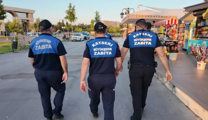 Zabıtanın Millet Bahçesi’ndeki denetimleri devam ediyor