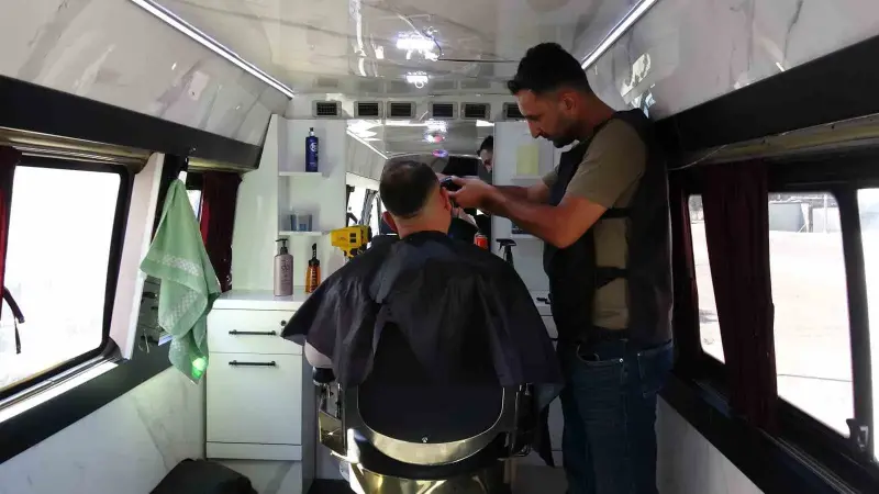 Uzman çavuşluğu bırakıp mobil berber oldu