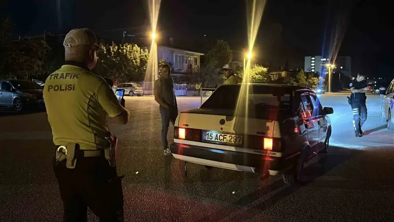 Burdur’da abartı egzoz kullanılan 2 araç trafikten men edildi