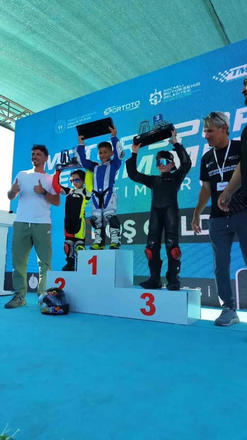 5 yaşındaki sporcu Türkiye Süpermoto Şampiyonası’nda şampiyonluğa ulaştı