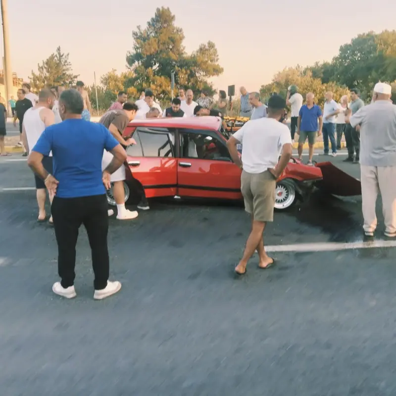 Edremit’te otomobiller çarpıştı: 2 ölü, 3 ağır yaralı