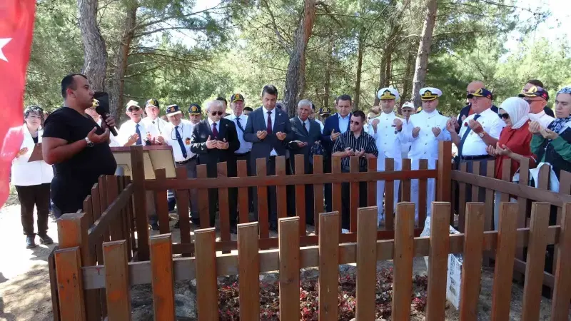 Şehit Tabip Binbaşı Mehmet İsmail Bey, kabri başında dualarla anıldı