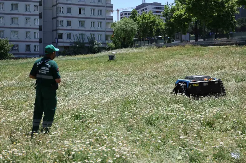 Bağbot ile çim biçmek artık çok kolay