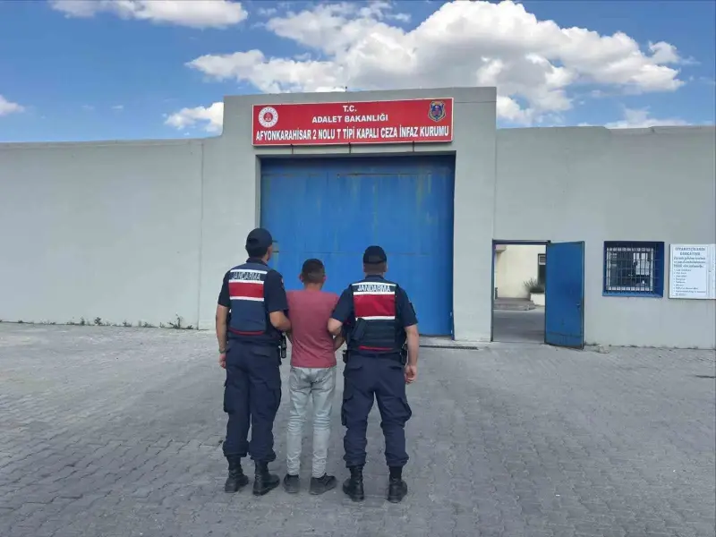Jandarma çeşitli suçlardan aranan 35 kişiyi yakaladı