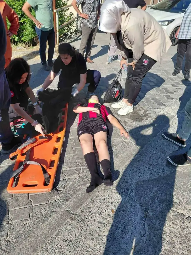 Otomobilin çarptığı çocuk yaralandı