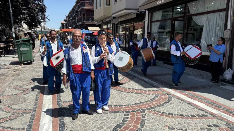 Edirne’de davul-zurna ekibinden esnafa Kırkpınar daveti