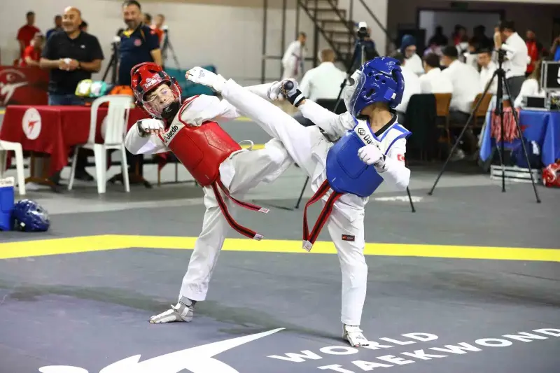 Mücahit Yancı Doğu Grubu Taekwondo Şampiyonası Sivas’ta başladı