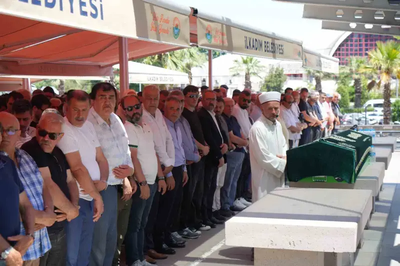 Trafik kazasında hayatını kaybeden genç motosikletçi, son yolculuğuna uğurlandı