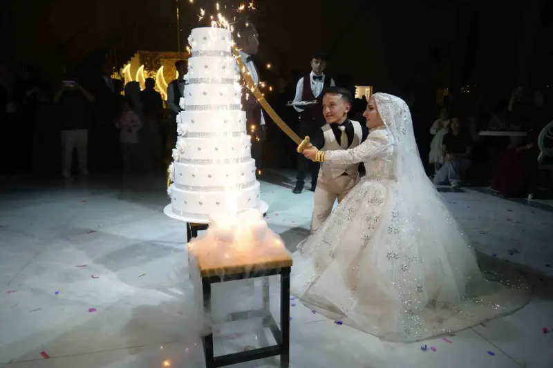 Boyları küçük, aşkları çok büyük