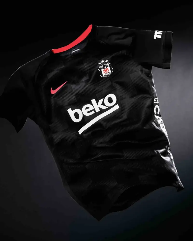 Beşiktaş’ta yeni sezon formaların tanıtımı gerçekleştirildi