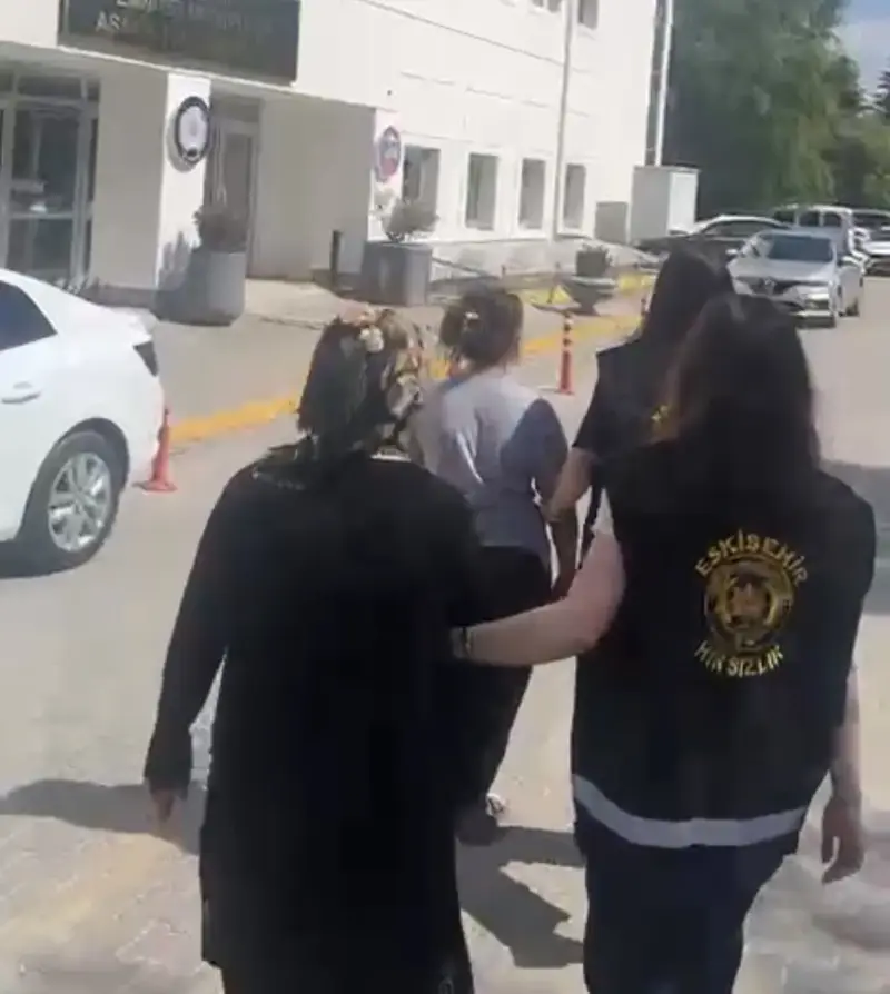 Hırsızlıktan 49 yıl hapis cezası bulunan kadın son soygununda yakayı ele verdi