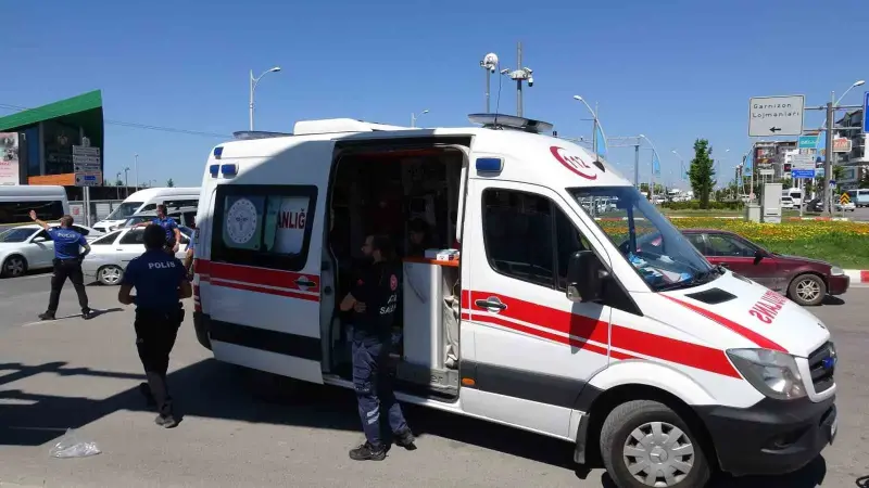 Sivil polis aracı ile motosiklet çarpıştı: 1 yaralı