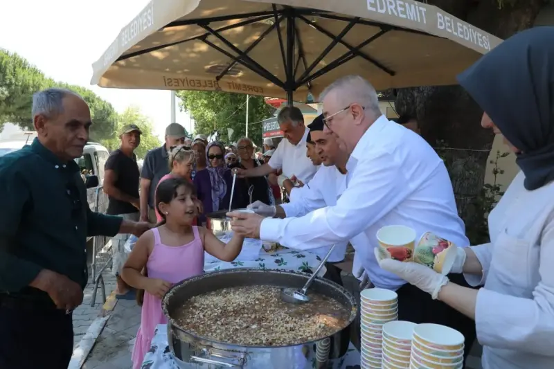 Edremit Belediyesi’nden aşure hayrı