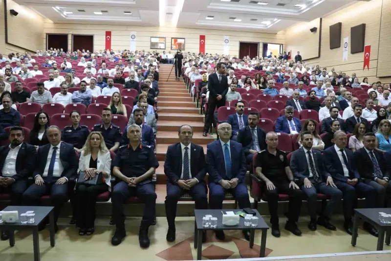 Sanal kumar tehlikesine dikkat çeken Vali Köşger: "Benim hanımı bile kumar bağımlısı yapacaklar"