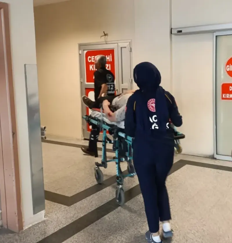 Otomobille motosiklet çarpıştı. 1 yaralı