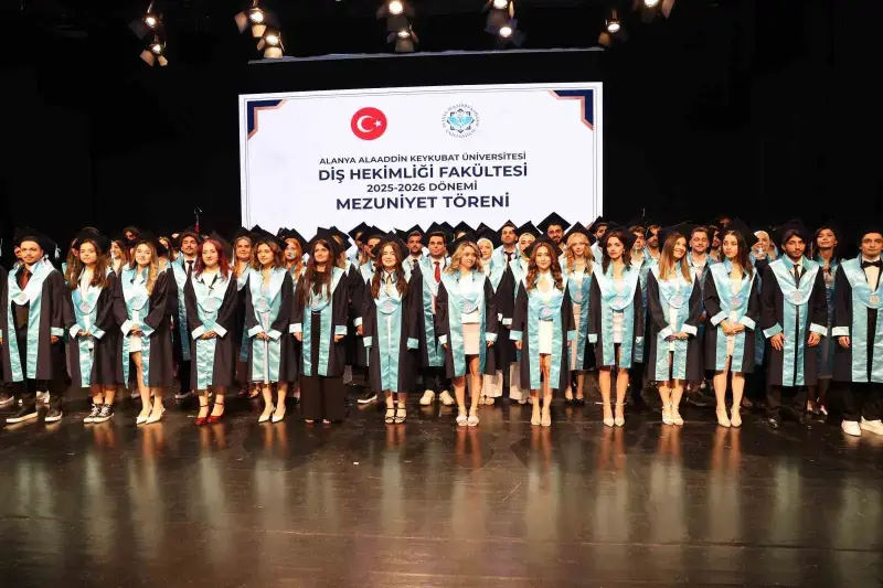 ALKÜ’de diş hekimliği fakültesinde mezuniyet heyecanı