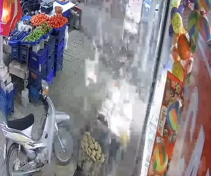 Manisa’da sirke şişesi bomba gibi patladı