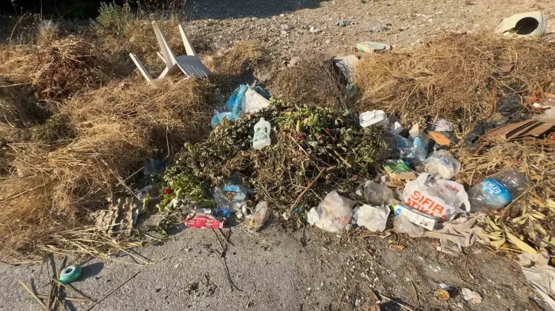 Yol kenarları çöple doldu, mahalleli isyan etti