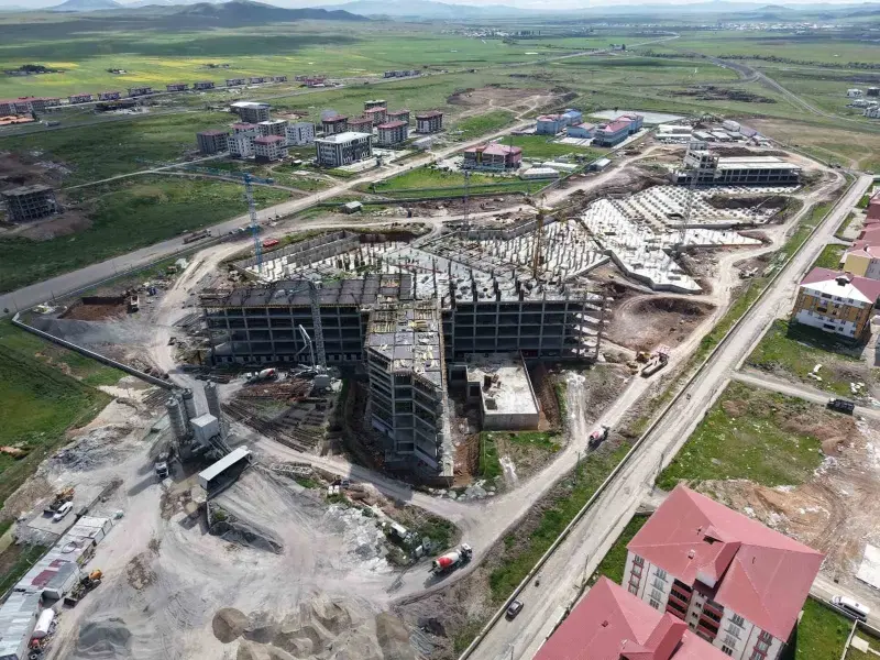 500 Yataklı Kars Bölge Hastanesi yükseliyor: Kars sağlıkta yeni bir döneme hazırlanıyor