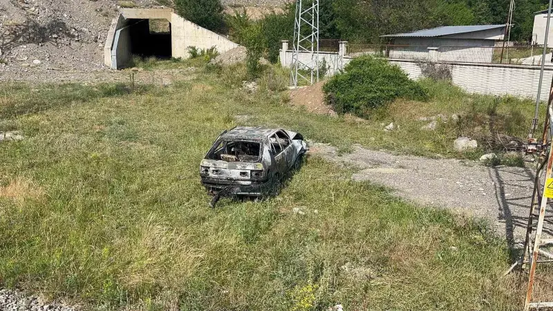 Kastamonu’da kamyonetle çarpışan otomobil yandı