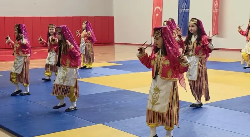 Çorum’da gençler ve çocuklar gösterileriyle alkış topladı