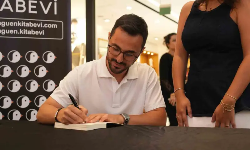 Maltepe’de yazar Caner Kaldı okurlarıyla buluştu