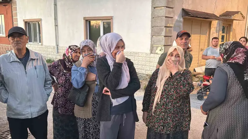 Açıkta bırakılan hayvan gübresi mahalleliyi canından bezdirdi