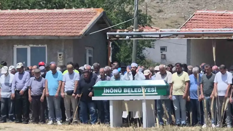 Çay bahçesinde 5 kişiyi bıçaklayan ve cezaevinde hayatını kaybeden şahsın cenazesi defnedildi