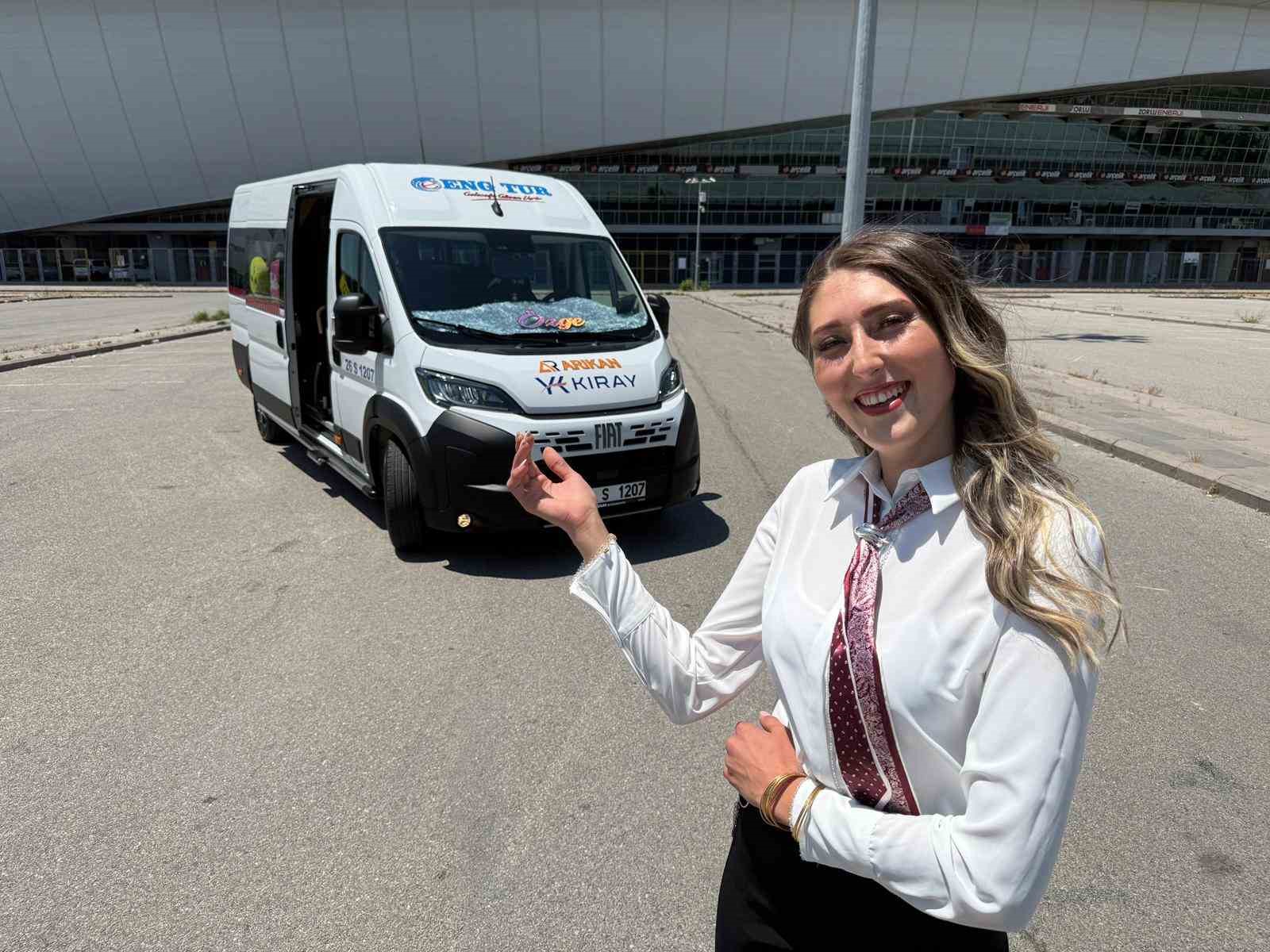 Eskişehir’de üniversite mezunu kadın servis şoförü ‘olmaz’ diyenlere inat direksiyon sallıyor