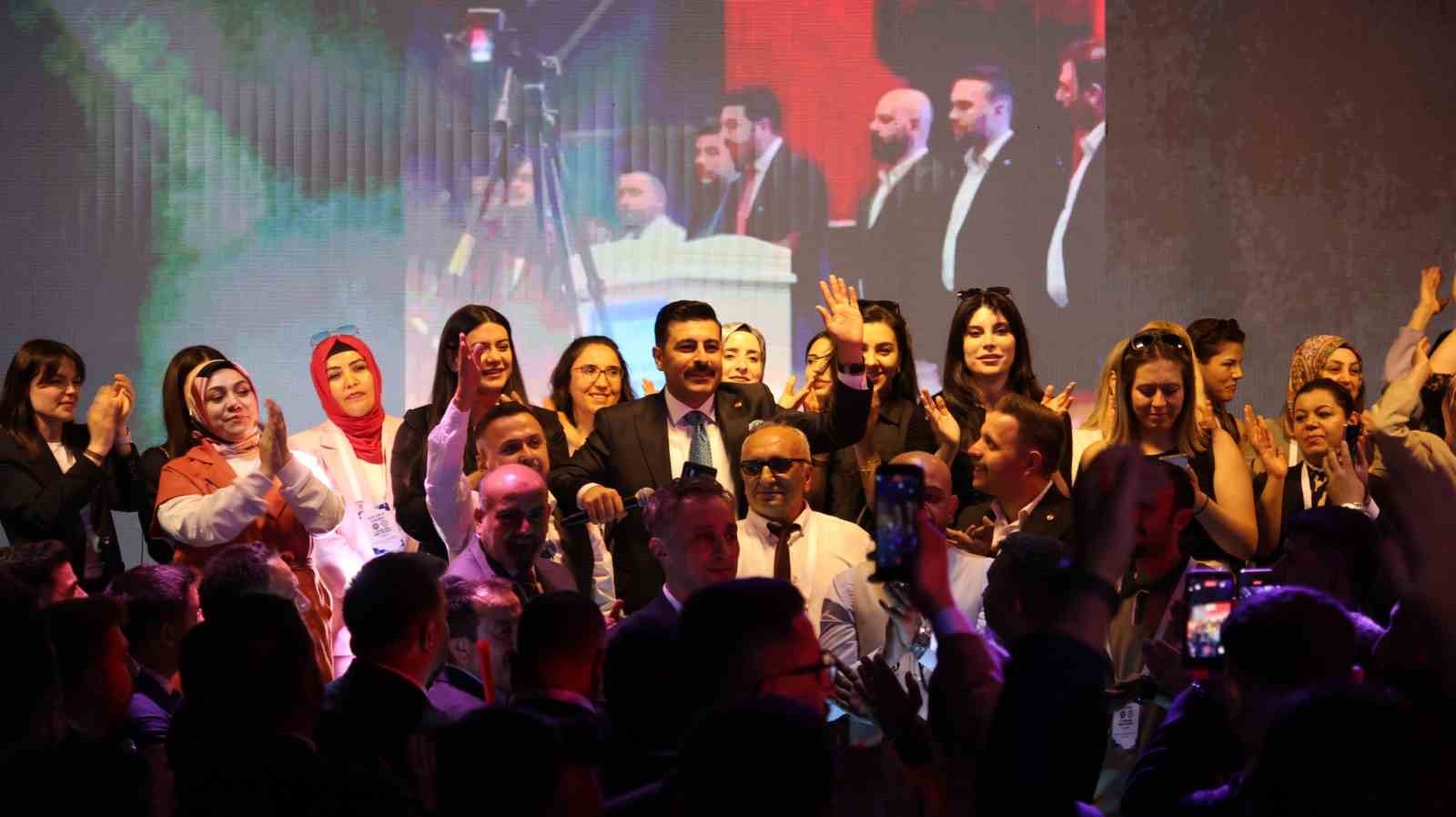 Genç Sağlık Sendikası’nda Osman Kaya güven tazeledi