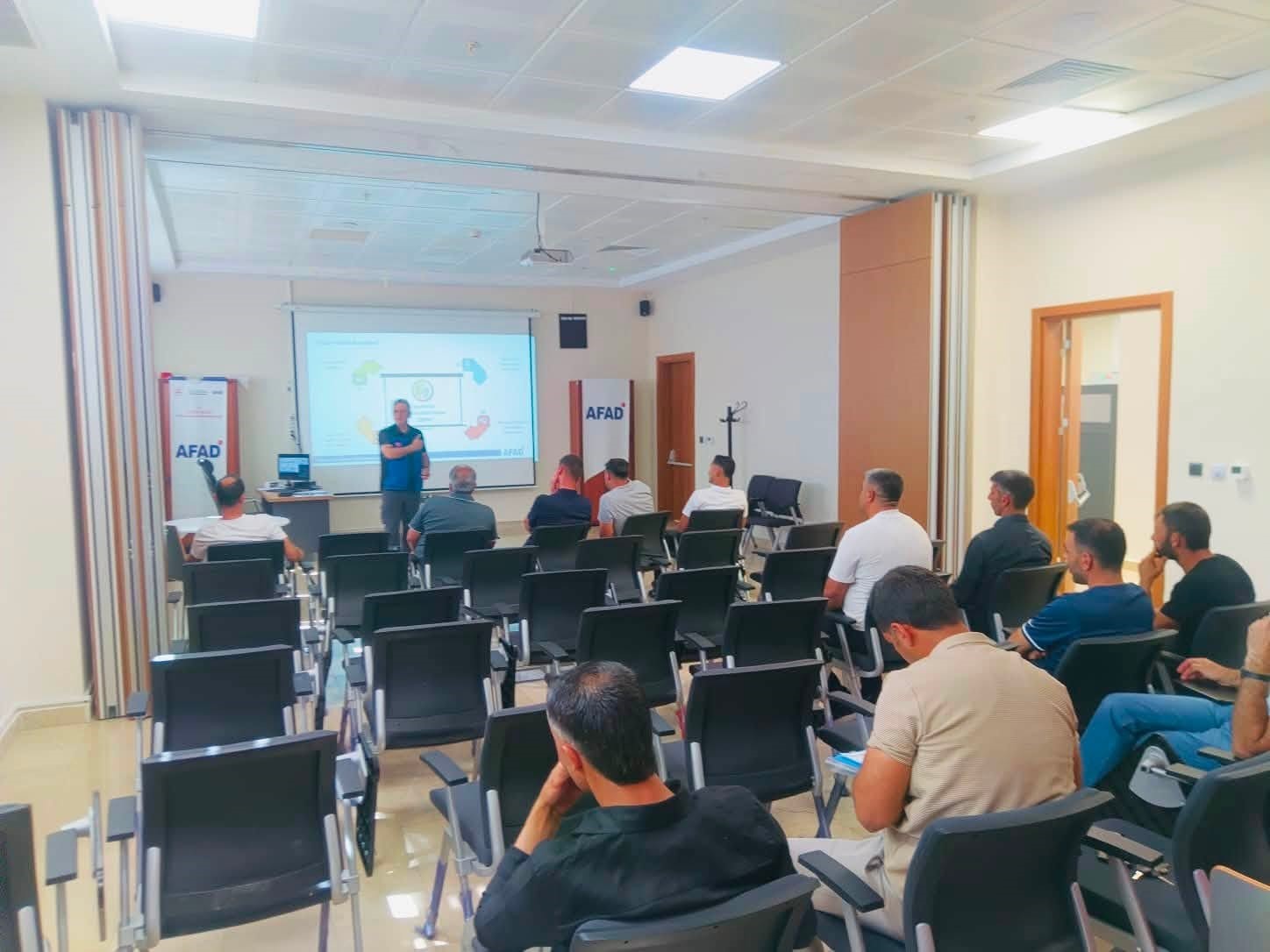 Elazığ’da güvenlik korucularına acil durum ekipleri eğitimi