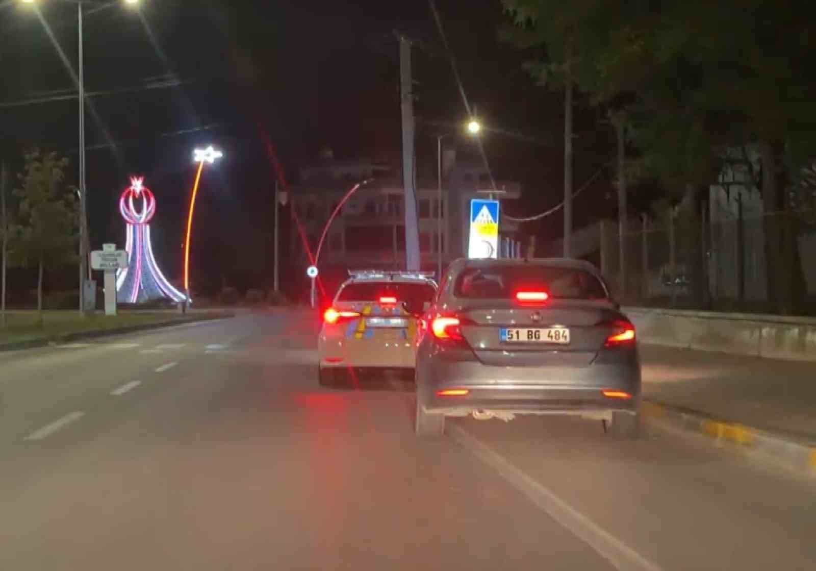 Alkollü sürücü ile polisin nefes kesen kovalamacası kamerada