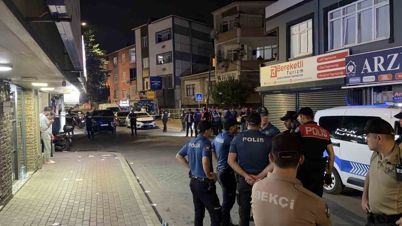 Sokak ortasında silahlı kavga: 1’i yoldan geçen vatandaş olmak üzere 3 kişi yaralandı